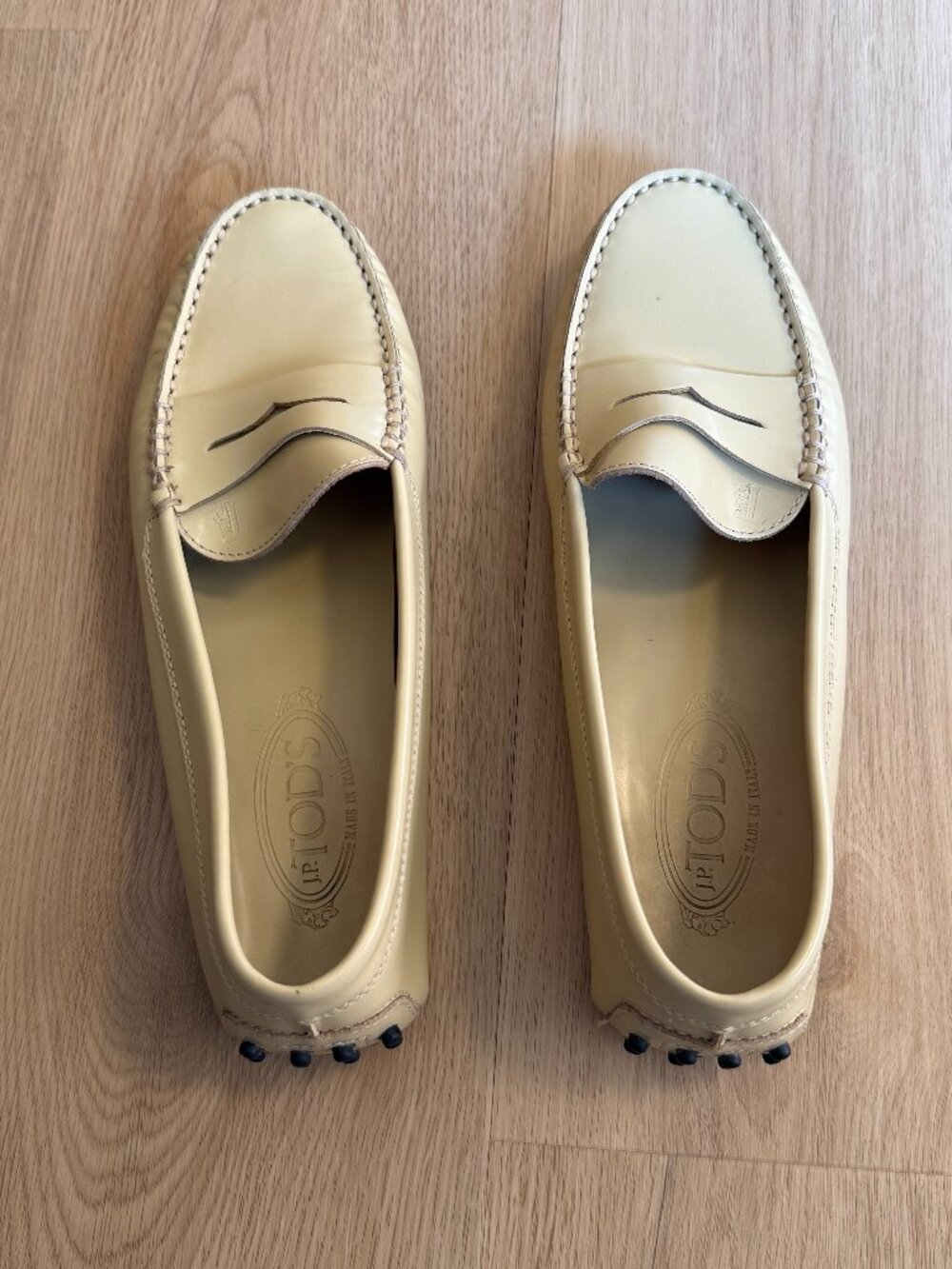 Tod's Gommino Loafers in Butter Yellow Leather - Picture 2 of 8